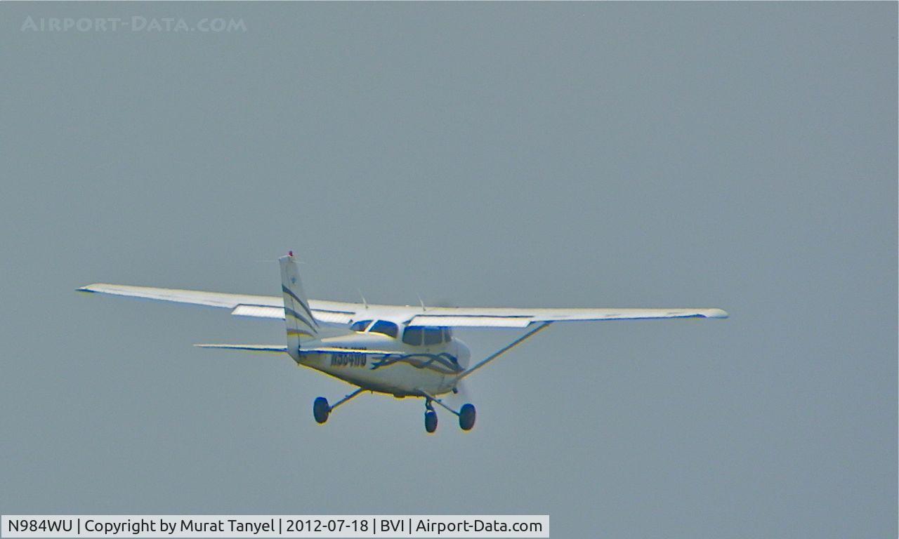 N984WU, 1998 Cessna 172R C/N 17280510, Airborne
