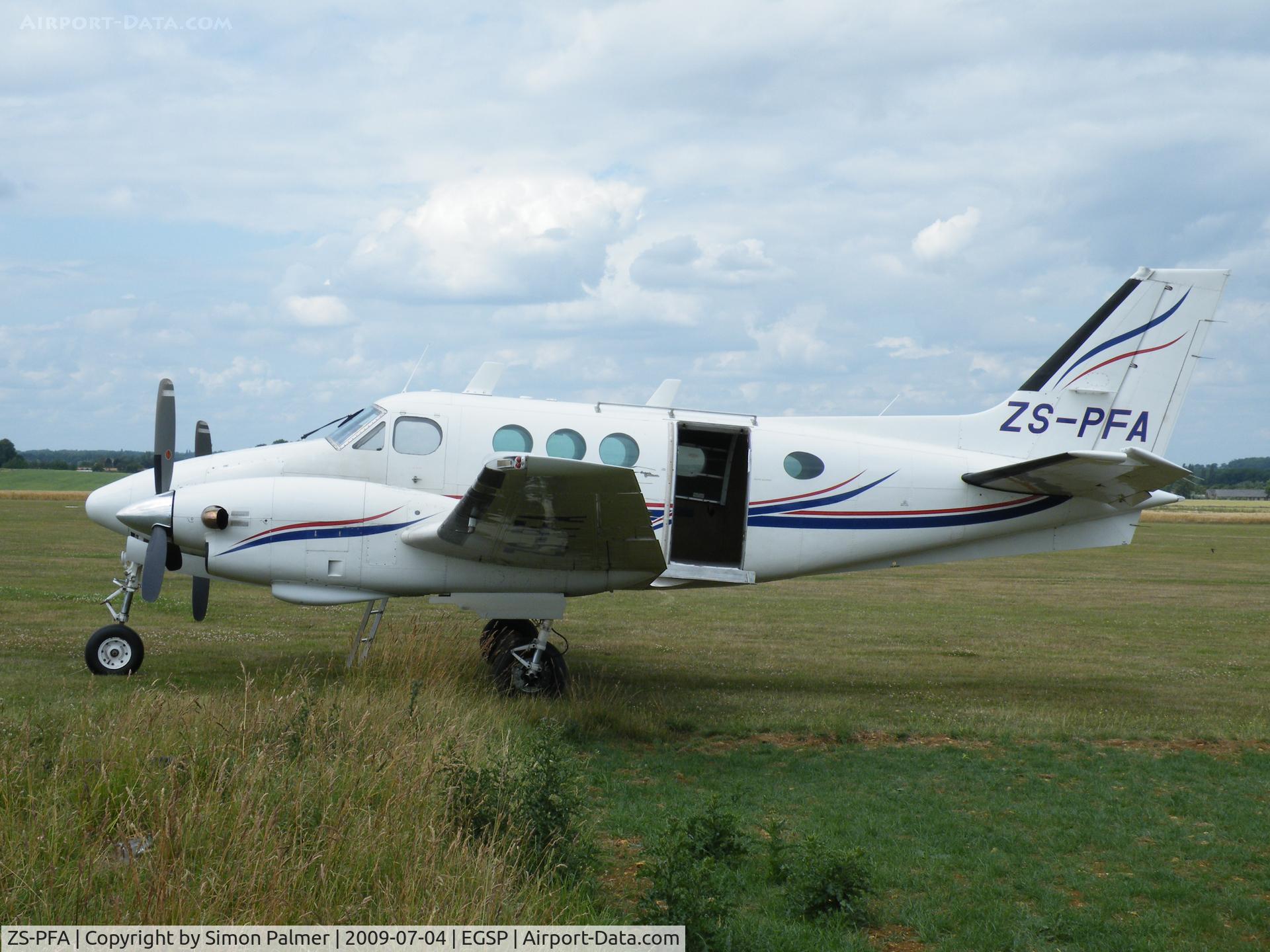 ZS-PFA, Beech B90 King Air C/N LJ-395, King Air used for parachuting