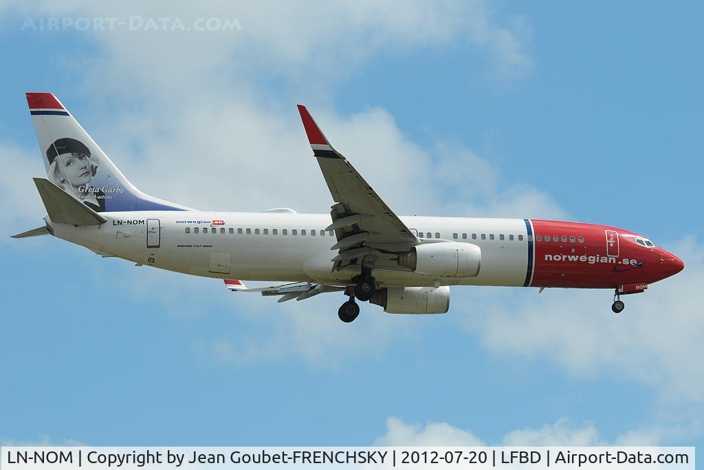 LN-NOM, 2001 Boeing 737-86N C/N 28642, 