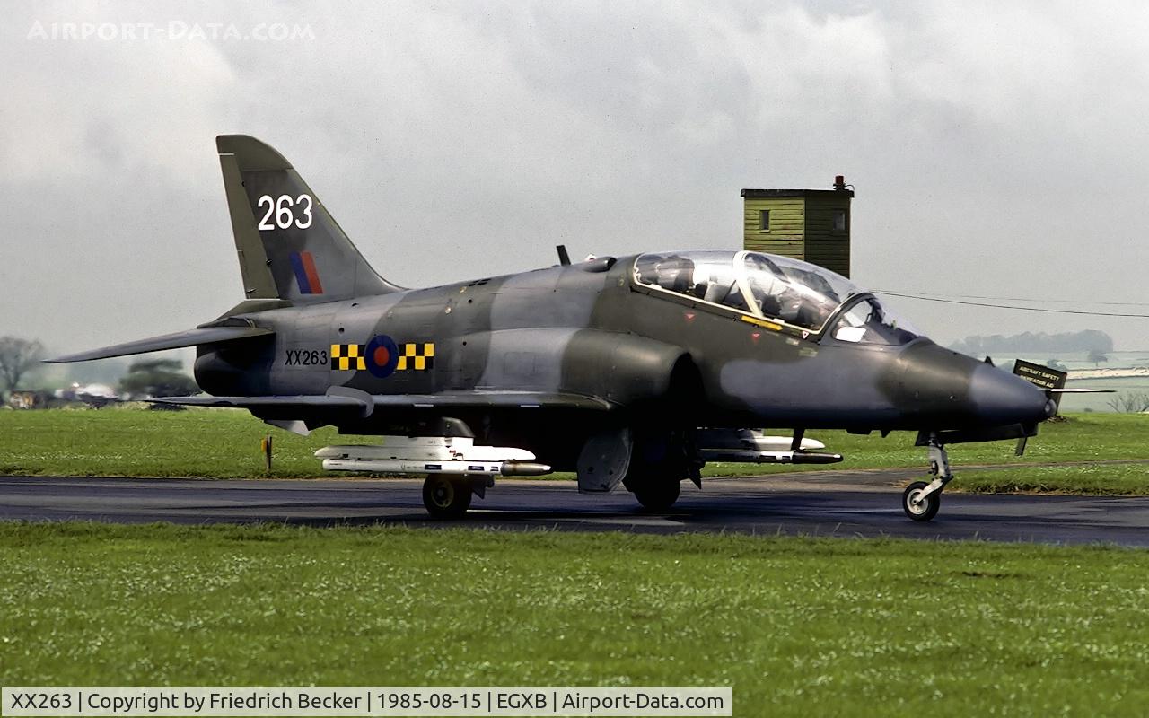 XX263, 1978 Hawker Siddeley Hawk T.1A C/N 099/312099, taxying to the active