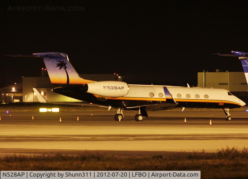 N528AP, 2007 Gulfstream Aerospace GV-SP (G550) C/N 5168, Parked at the General Aviation area...