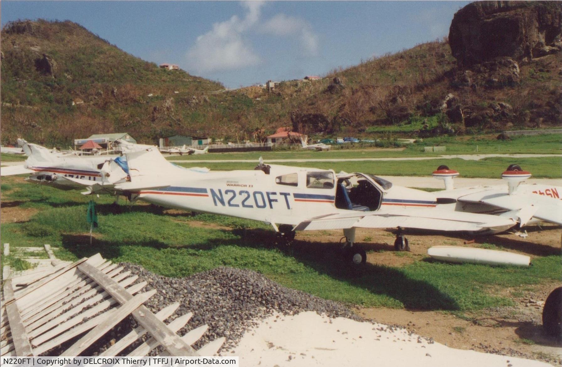 N220FT, Piper PA-28-161 C/N 288216200, Aéronef détruit le 04 septembre 1995 par l'ouragan Luis.