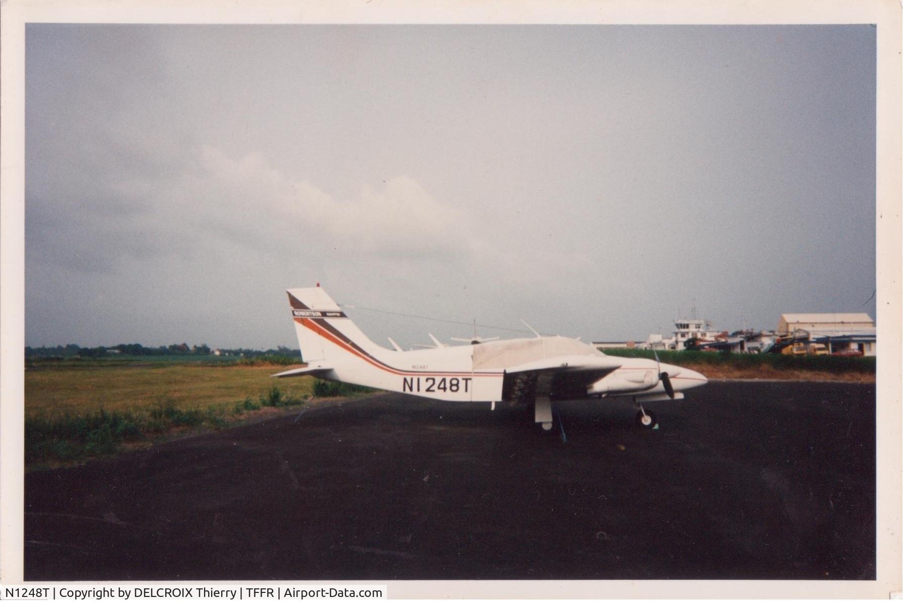 N1248T, 1972 Piper PA-34-200 C/N 34-7250272, Aéronef abandonné en bout de piste en Martinique -