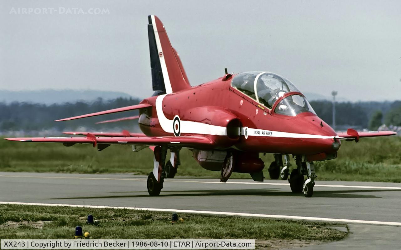 XX243, 1978 Hawker Siddeley Hawk T.1 C/N 079/312079, taxying to the flightline