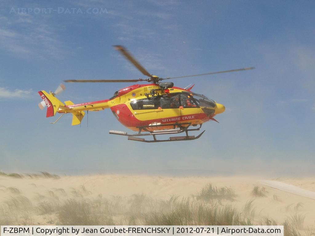 F-ZBPM, Eurocopter-Kawasaki EC-145 (BK-117C-2) C/N 9022, take off DRAGON 33 Grand Crohot beach, Cap Ferret