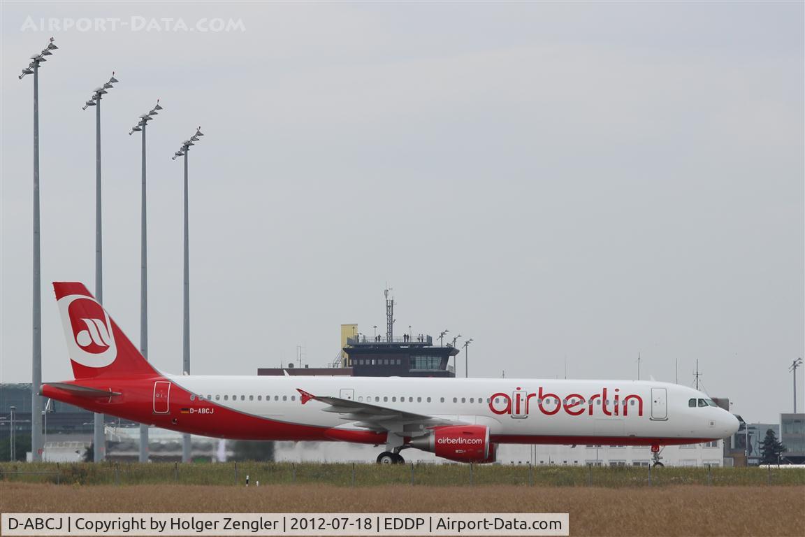 D-ABCJ, 2012 Airbus A321-211 C/N 5126, On taxiway W1 expecting parking position at gate 132...
