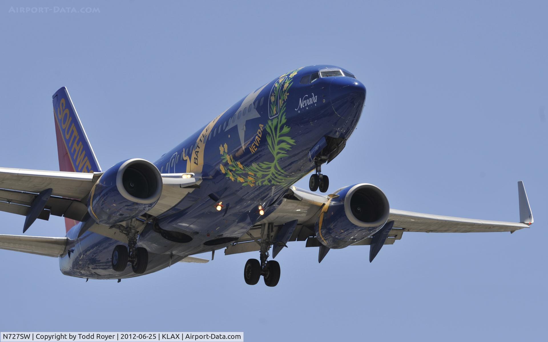 N727SW, 1999 Boeing 737-7H4 C/N 27859, Arrivng at LAX on 24R