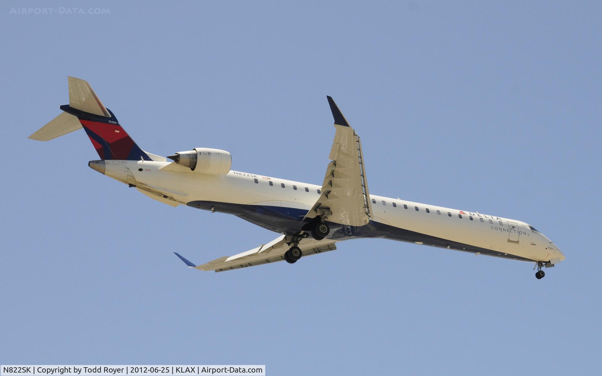 N822SK, 2008 Bombardier CRJ-900ER (CL-600-2D24) C/N 15203, Arriving at LAX on 24R