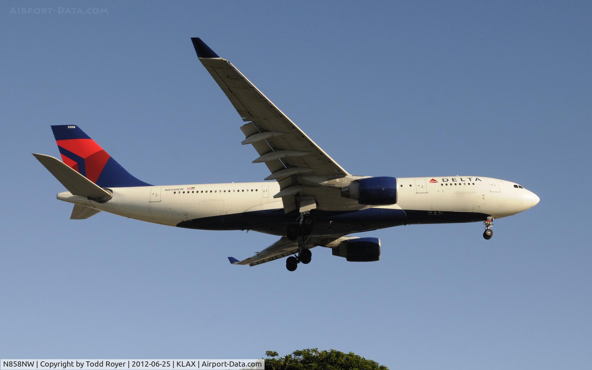 N858NW, 2006 Airbus A330-223 C/N 0718, Arriving at LAX on 24R