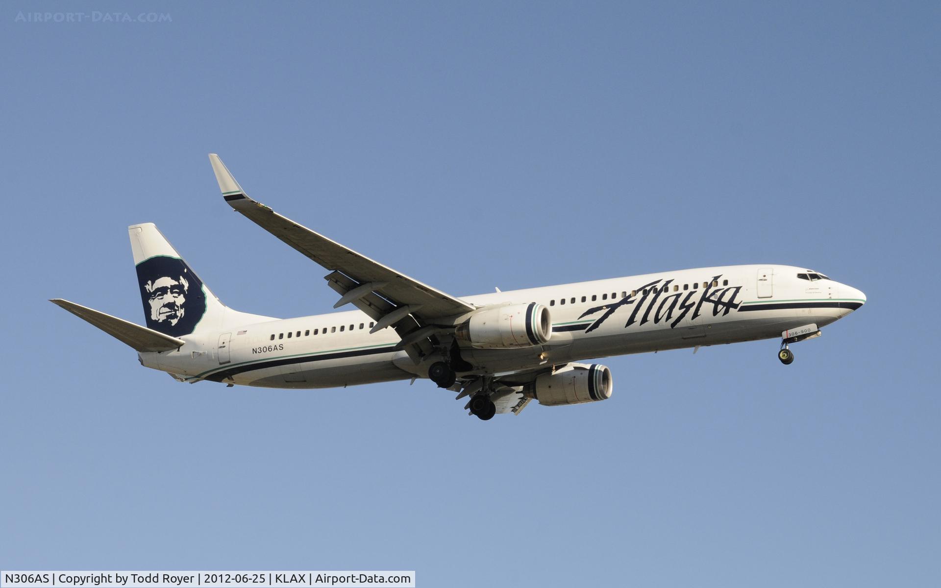 N306AS, 2001 Boeing 737-990 C/N 30014, Arriving at LAX on 24R