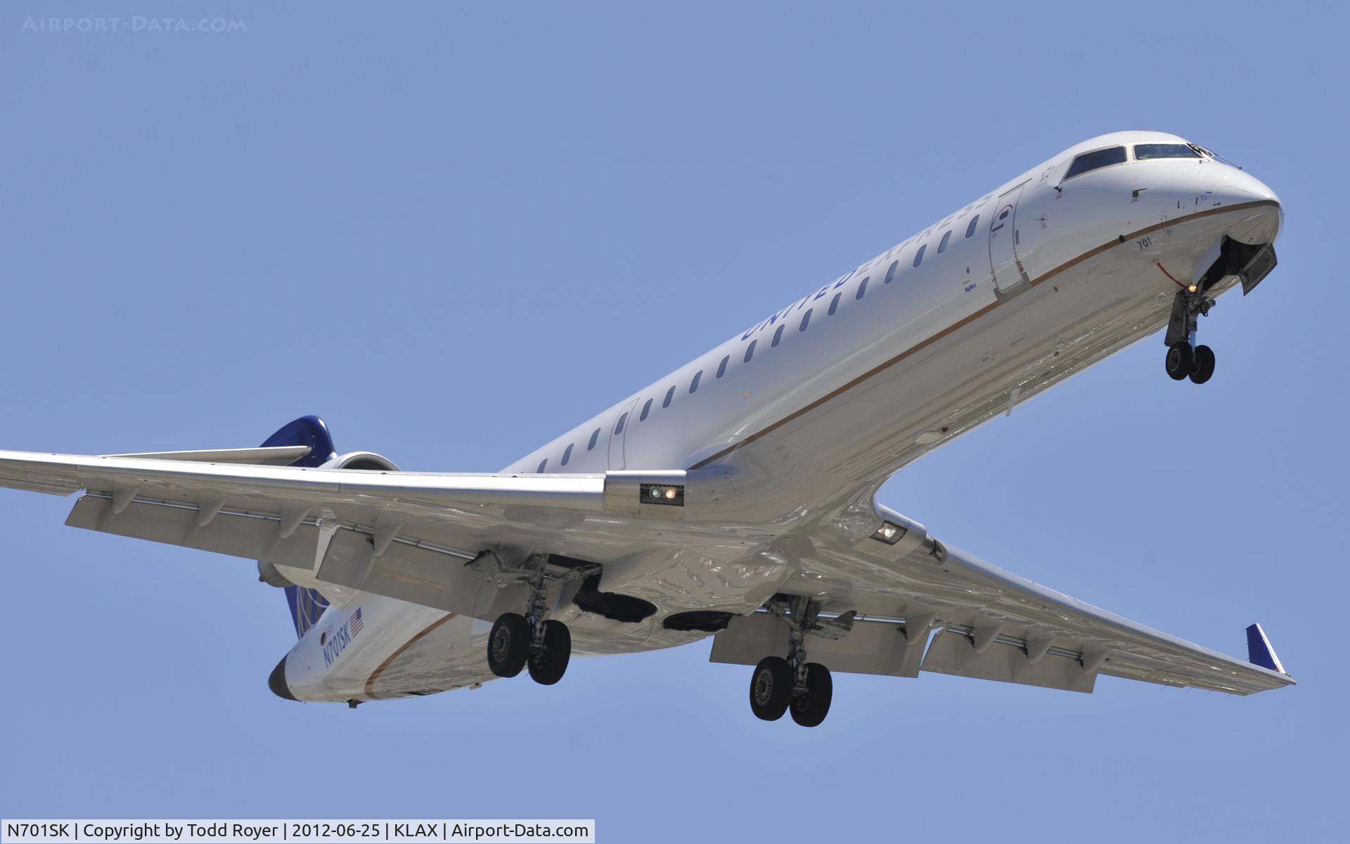 N701SK, 2004 Bombardier CRJ-700 (CL-600-2C10) Regional Jet C/N 10133, Arriving at LAX on 24R