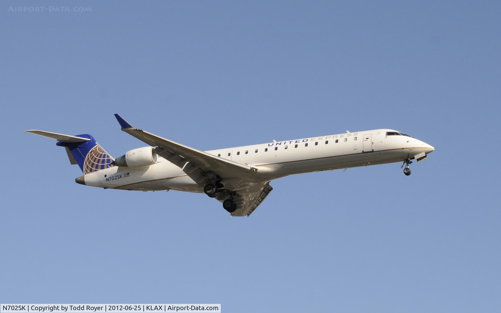 N702SK, 2004 Bombardier CRJ-701ER (CL-600-2C10) Regional Jet C/N 10136, Arriving at LAX on 24R