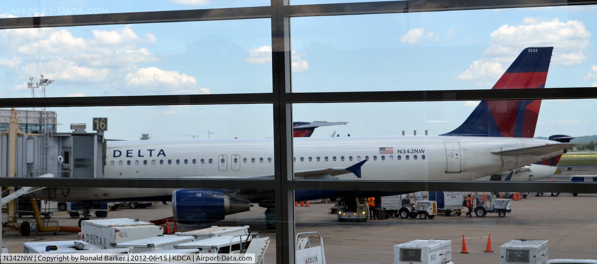 N342NW, 1993 Airbus A320-212 C/N 381, DCA, VA
