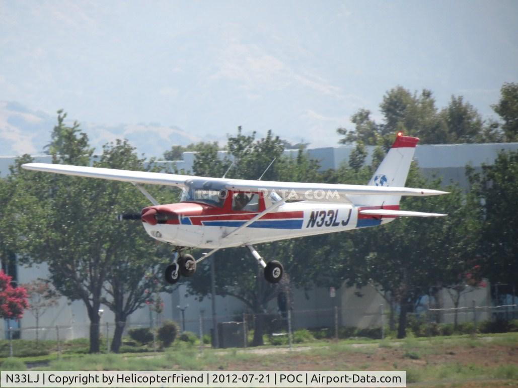 N33LJ, 1978 Cessna 152 C/N 15282023, Getting ready to touch down
