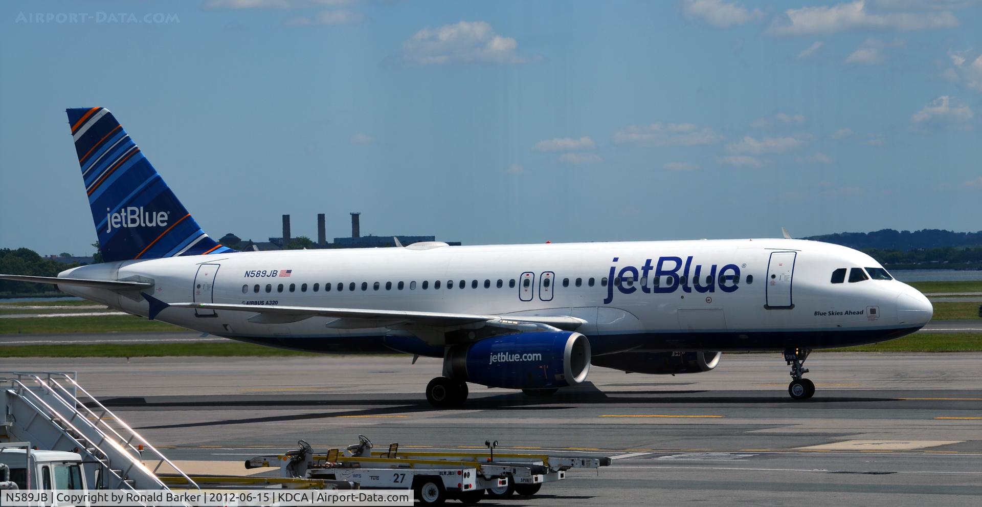 N589JB, 2004 Airbus A320-232 C/N 2215, DCA, VA