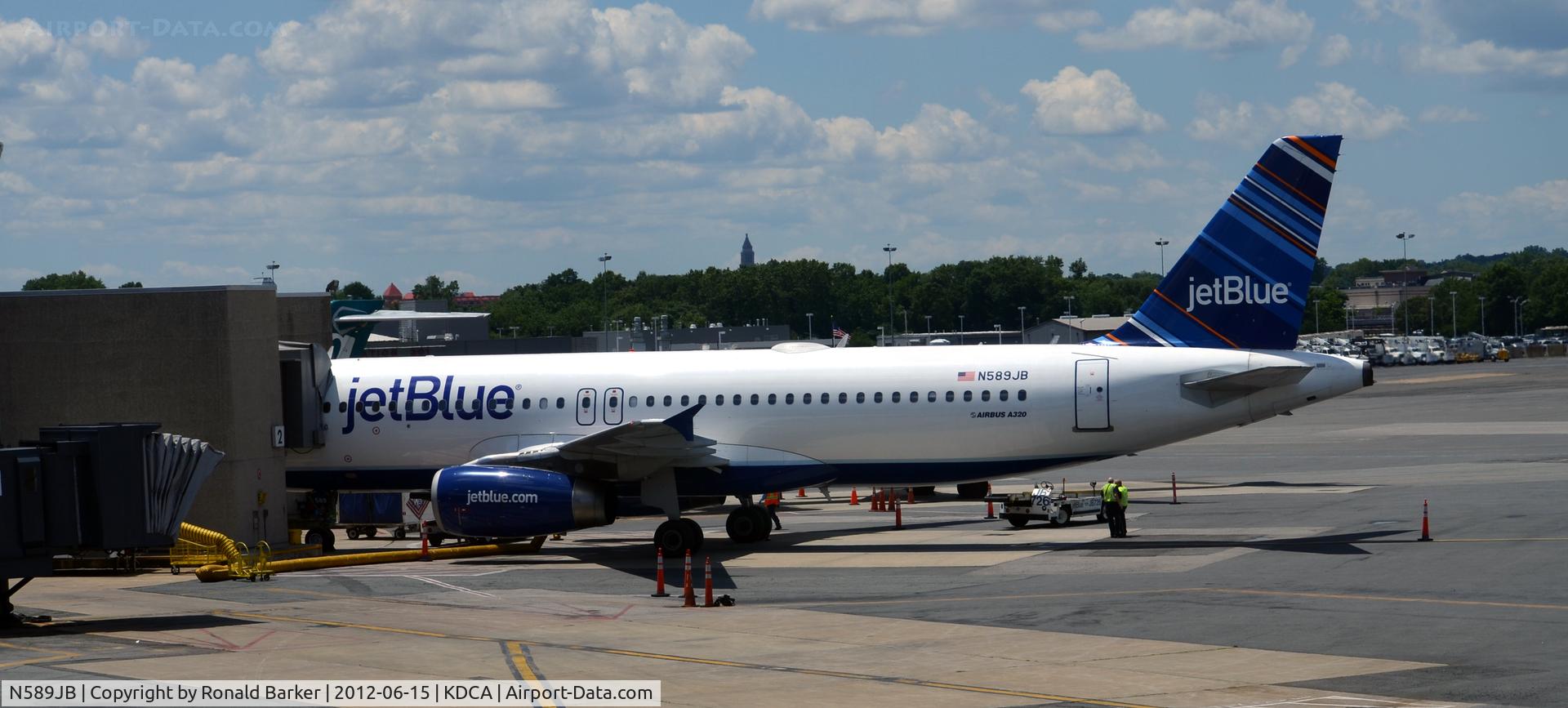 N589JB, 2004 Airbus A320-232 C/N 2215, DCA, VA