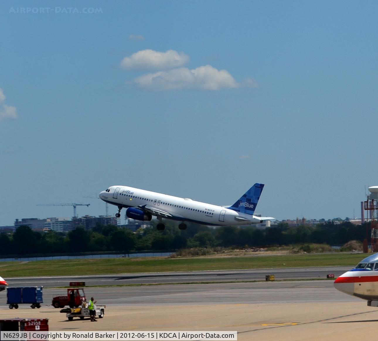 N629JB, 2005 Airbus A320-232 C/N 2580, Takeoff DCA