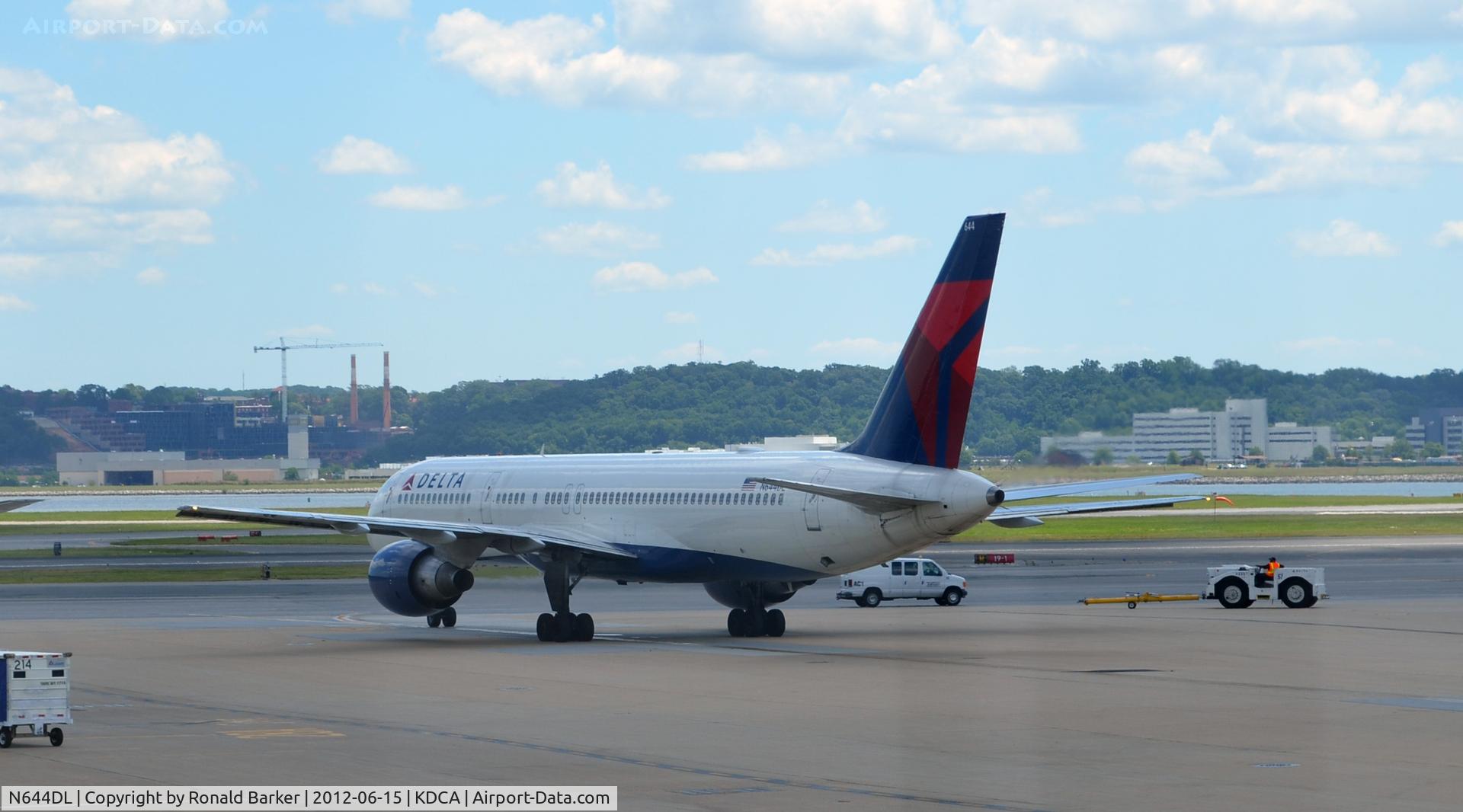 N644DL, 1989 Boeing 757-232 C/N 23998, DCA, VA