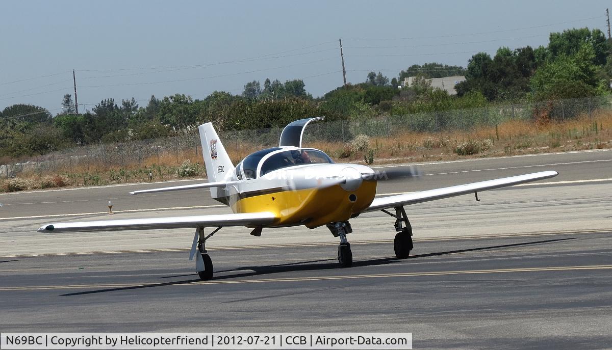 N69BC, 1987 Stoddard-Hamilton Glasair SHA C/N 567R, Taxiing towards parking area