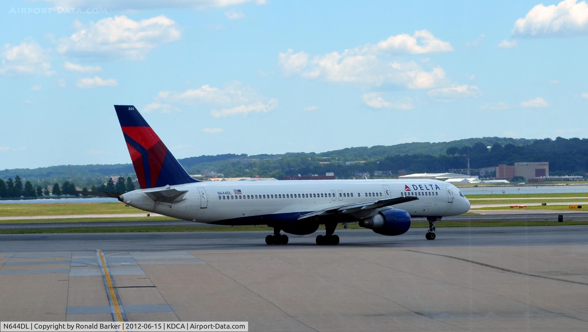 N644DL, 1989 Boeing 757-232 C/N 23998, DCA, VA