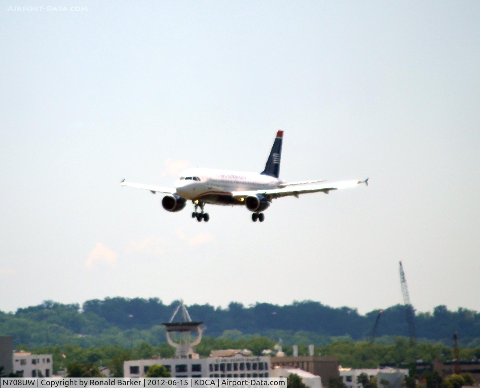 N708UW, 1999 Airbus A319-112 C/N 0972, Landing DCA