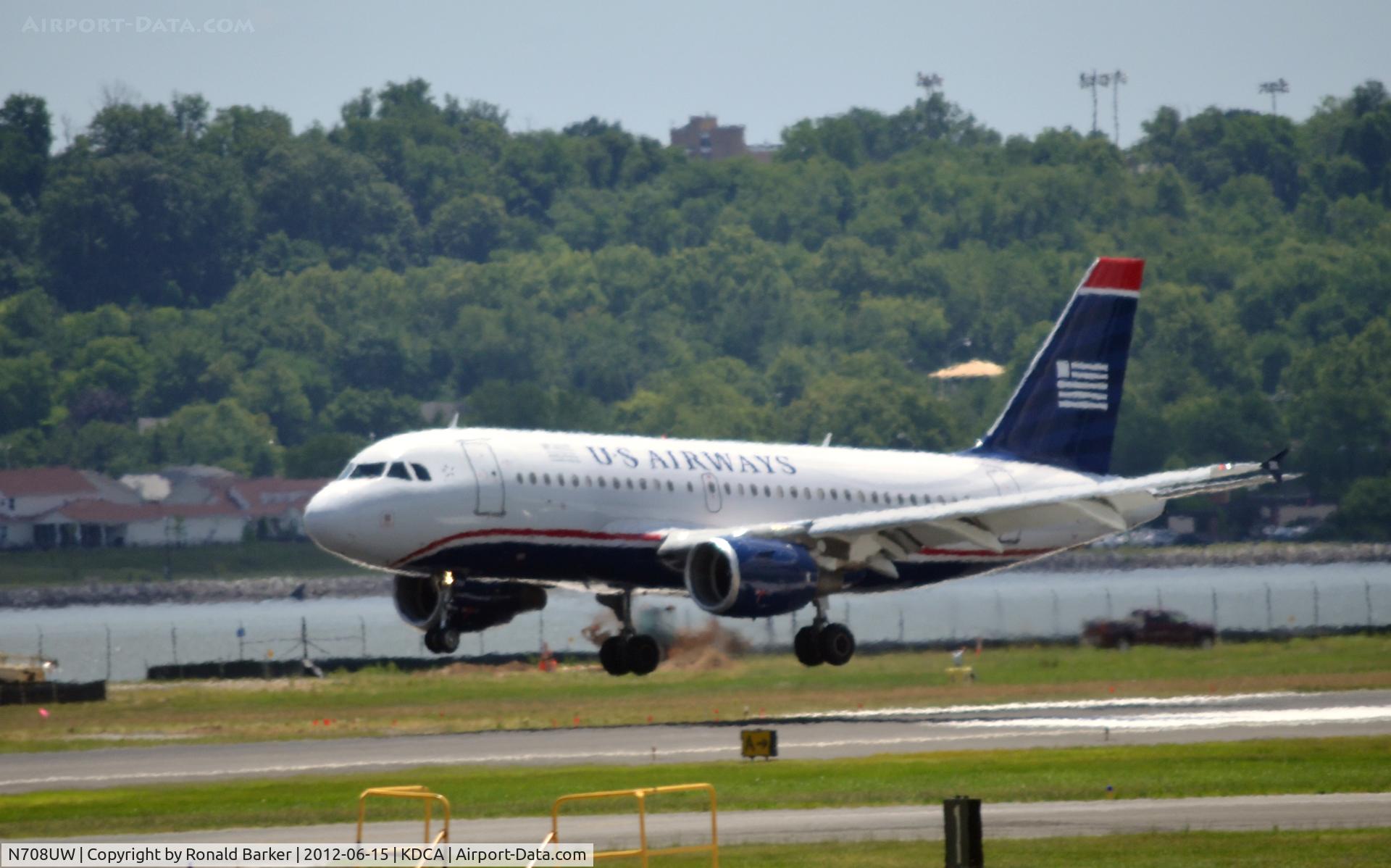 N708UW, 1999 Airbus A319-112 C/N 0972, Landing DCA, VA
