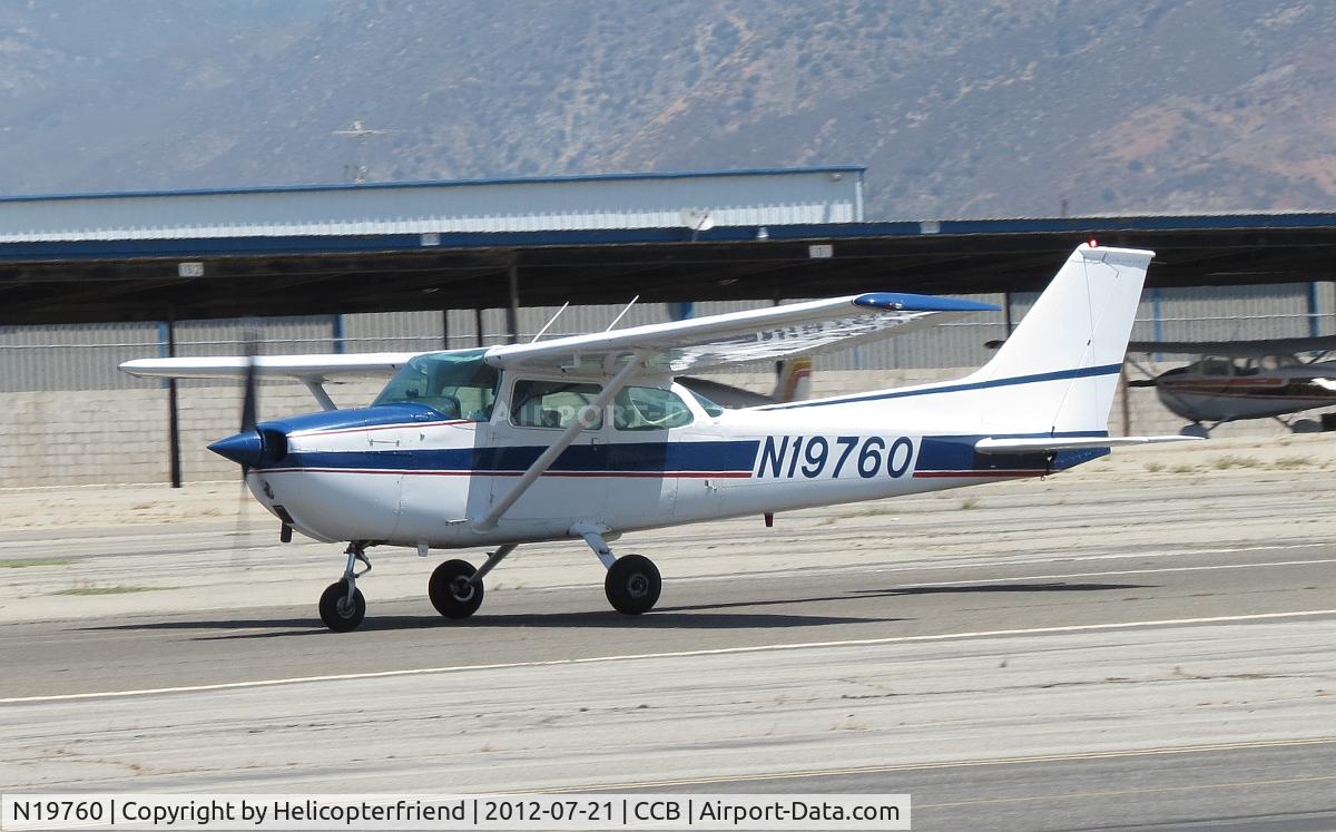 N19760, 1972 Cessna 172L C/N 17260729, Performing a touch & go
