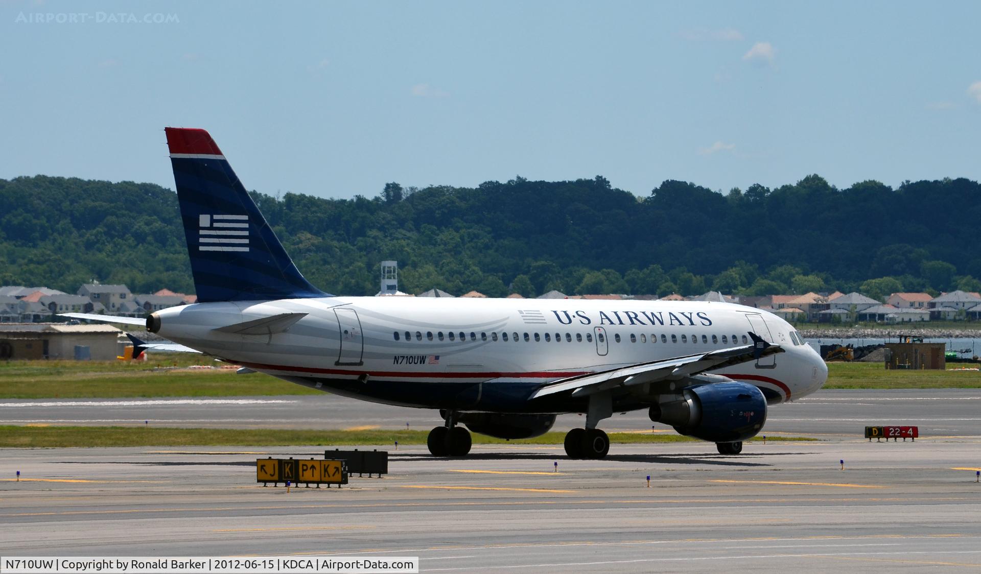 N710UW, 1999 Airbus A319-112 C/N 1019, Taxi DCA