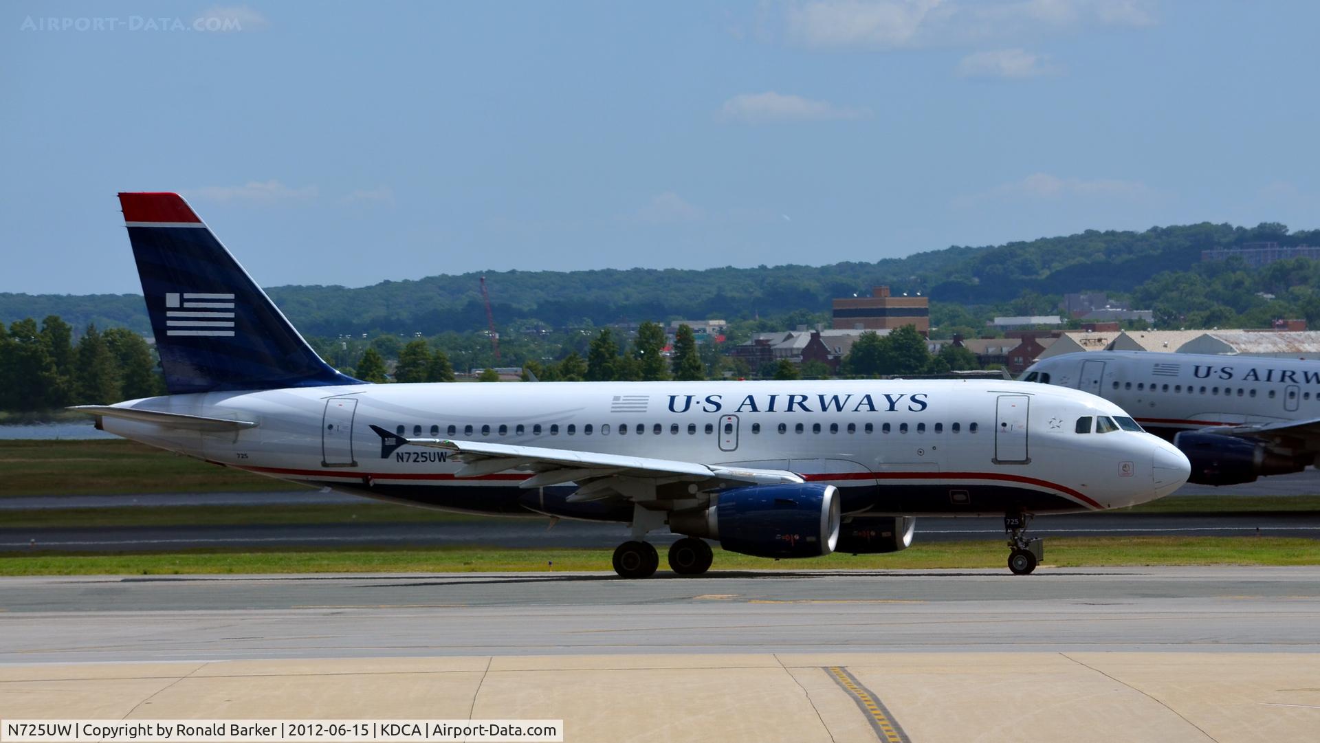 N725UW, 1999 Airbus A319-112 C/N 1135, Taxi DCA, VA
