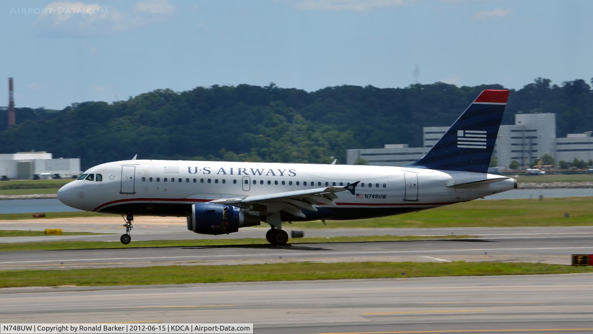 N748UW, 2000 Airbus A319-112 C/N 1311, DCA, VA