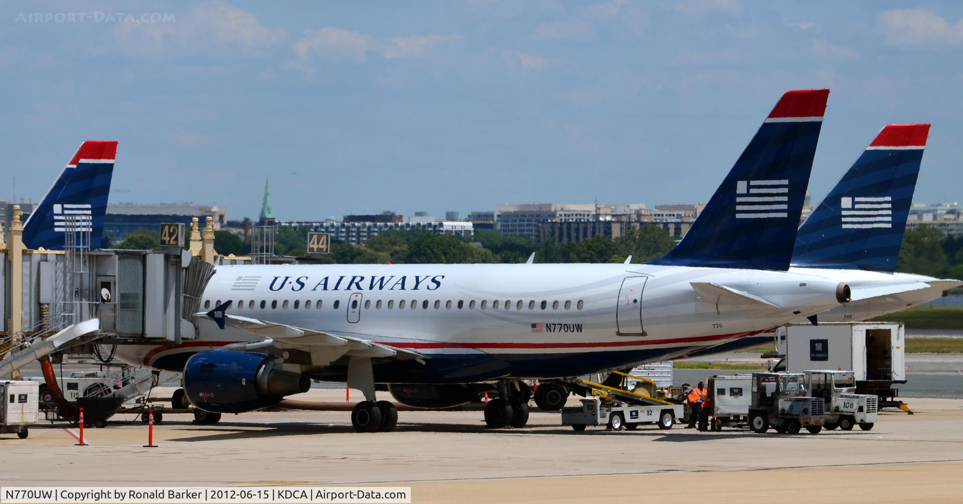 N770UW, 2000 Airbus A319-112 C/N 1393, DCA, VA