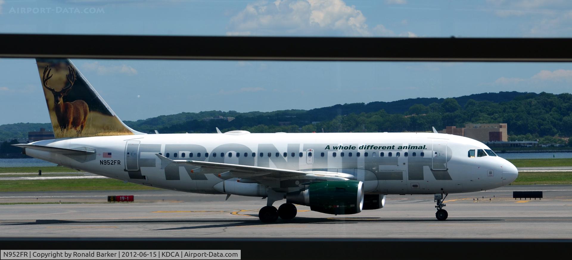 N952FR, 2010 Airbus A319-112 C/N 4204, RTaxi DCA