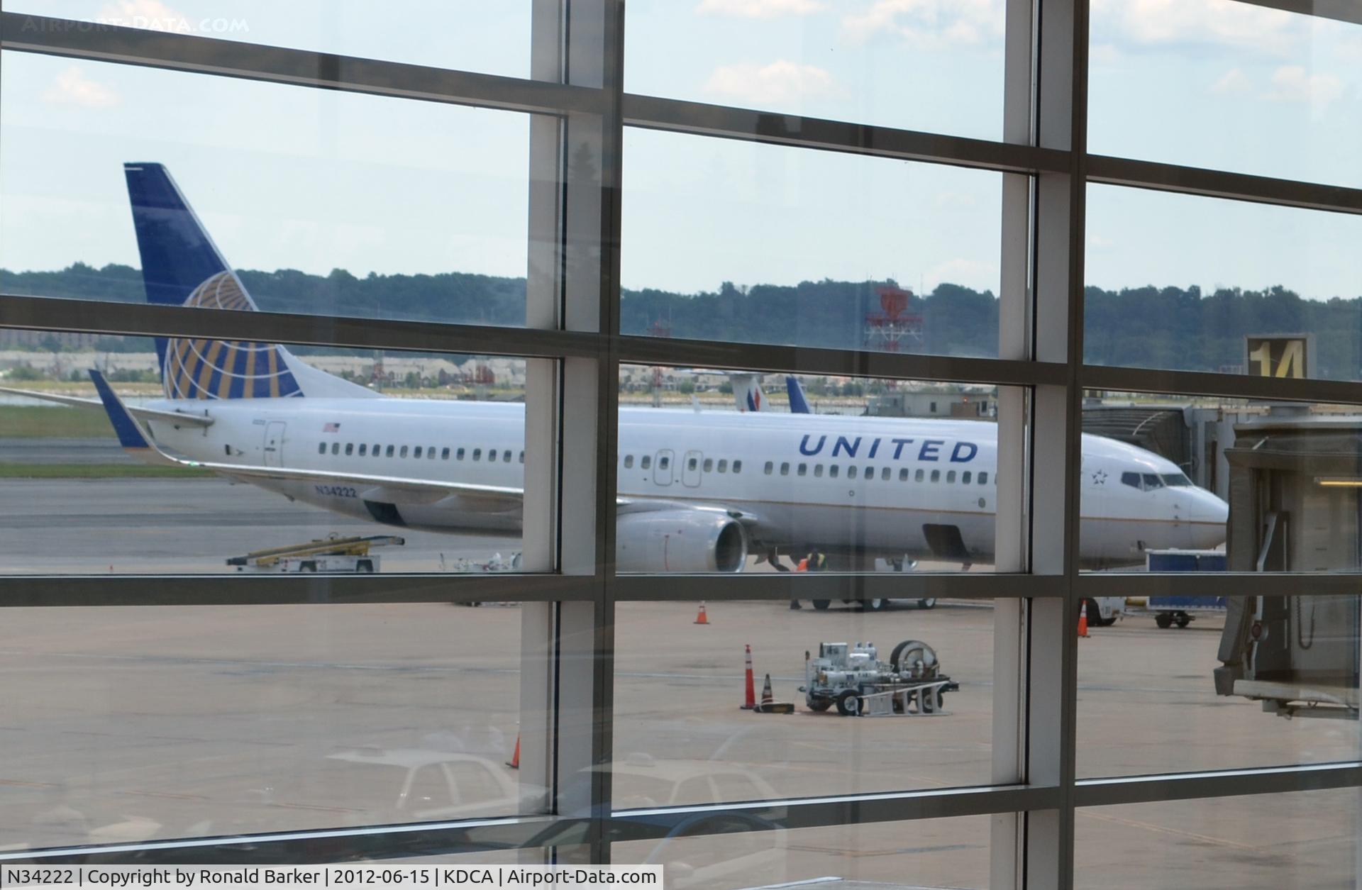 N34222, 1998 Boeing 737-824 C/N 28931, DCA, VA