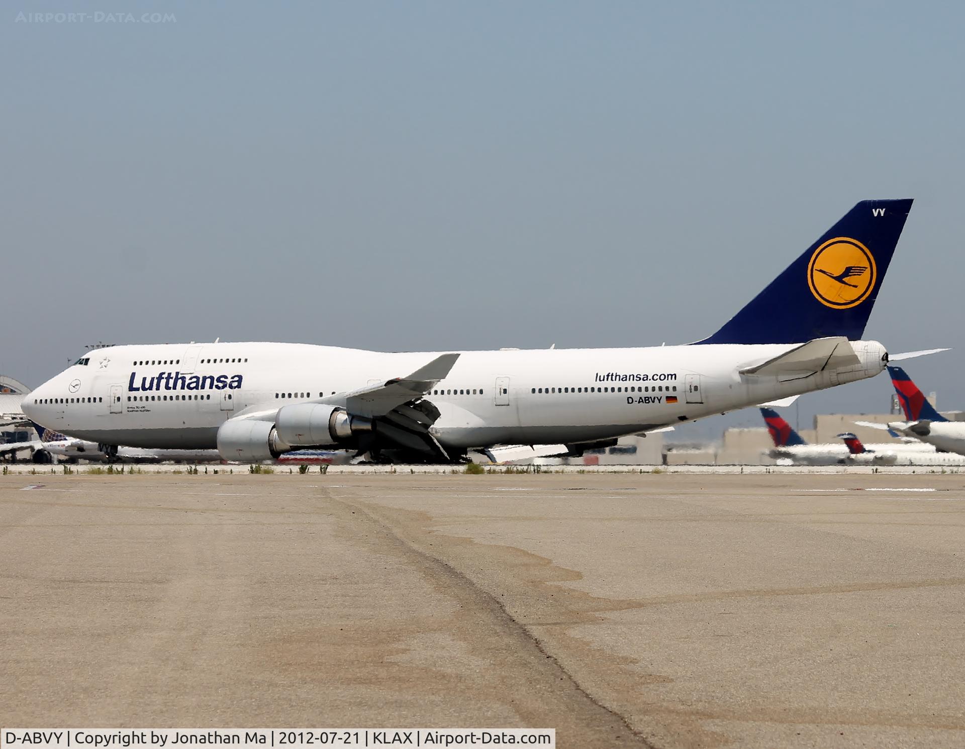 D-ABVY, 2000 Boeing 747-430 C/N 29869, exiting 25L