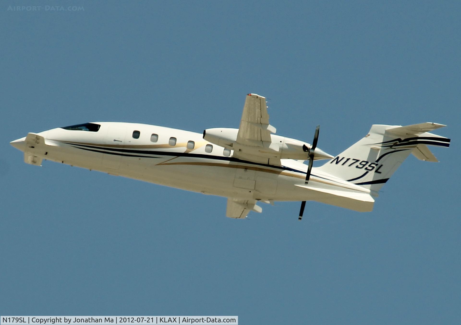 N179SL, 2008 Piaggio P-180 Avanti C/N 1170, Leaving LAX