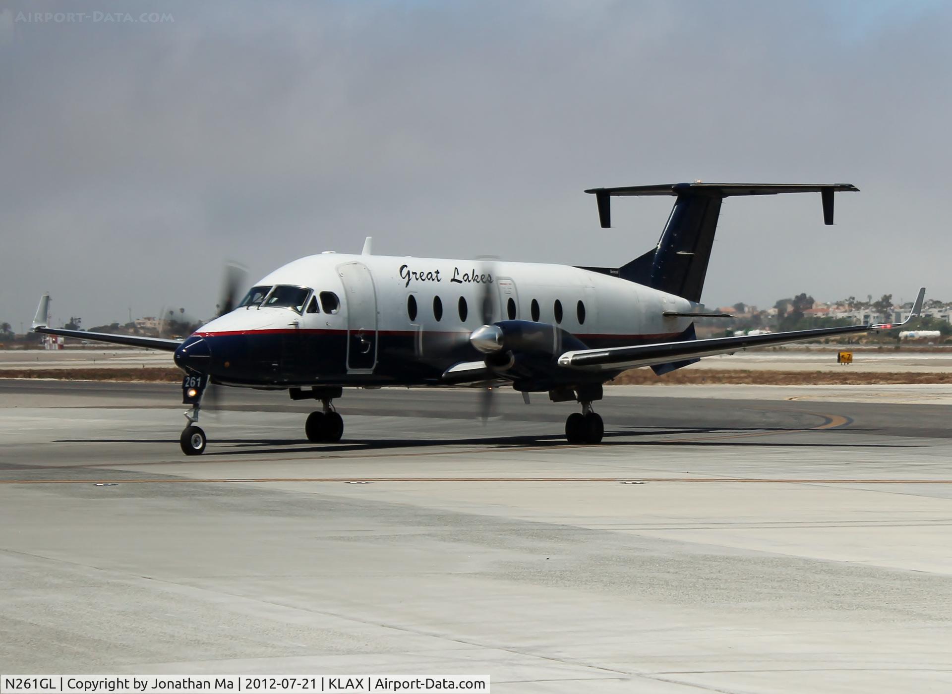 N261GL, 1996 Raytheon Aircraft Company 1900D C/N UE-261, 1900 on north side