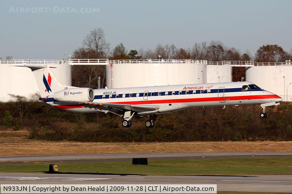 N933JN, 2005 Embraer ERJ-145LR (EMB-145LR) C/N 14500918, American Eagle N933JN (FLT EGF4008) from Chicago O'Hare Int'l (KORD) landing RWY 18C.