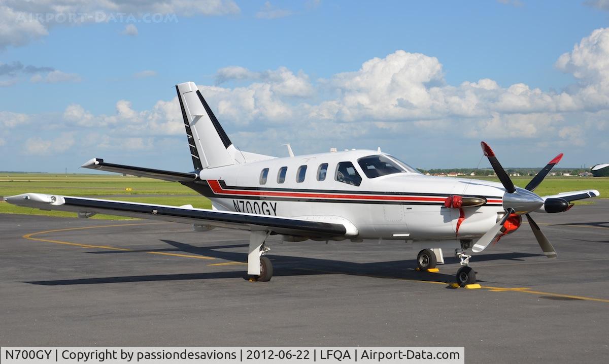 N700GY, 2004 Socata TBM-700 C/N 302, On the apron