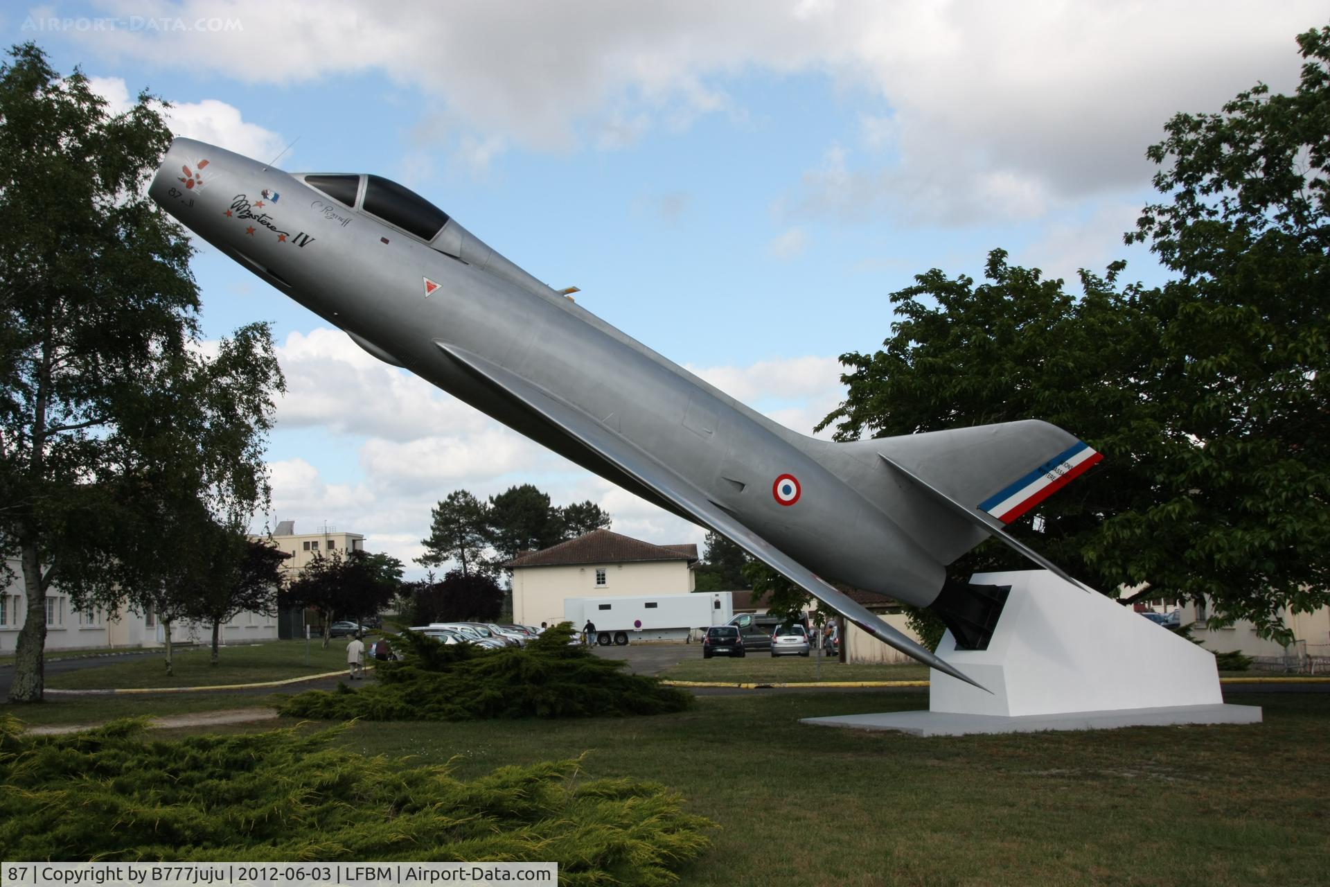 87, Dassault Mystere IVA C/N 87, on pole at Mont de Marsan AB