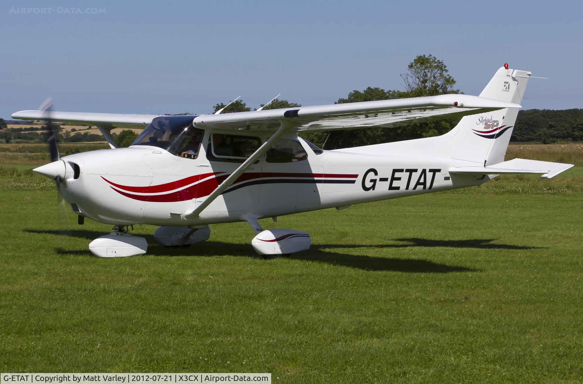G-ETAT, 2000 Cessna 172S Skyhawk SP C/N 172S8674, Arriving at Northrepps.