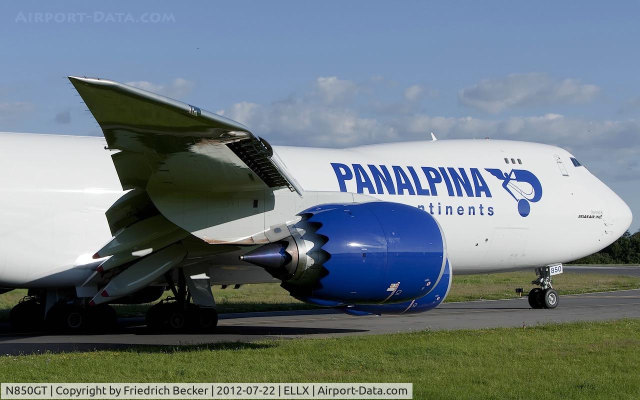 N850GT, 2012 Boeing 747-87UF/SCD C/N 37570, holding point RW06