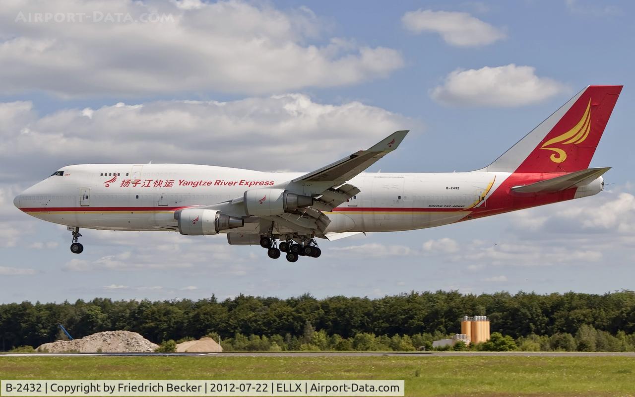 B-2432, 1998 Boeing 747-481/BCF C/N 28283, short final