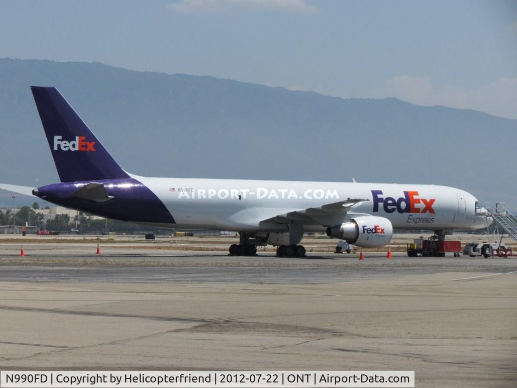 N990FD, 1986 Boeing 757-232 C/N 22909, Parkied in the spares parking area waiting to be loaded