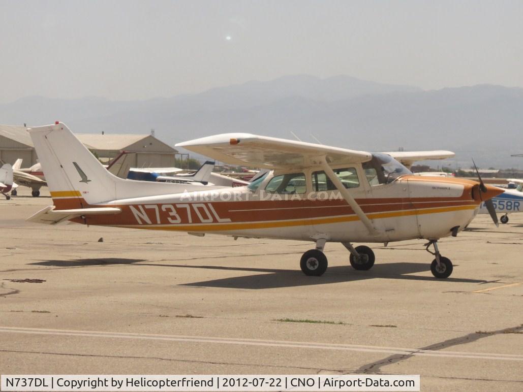 N737DL, 1977 Cessna 172N C/N 17269337, Parked