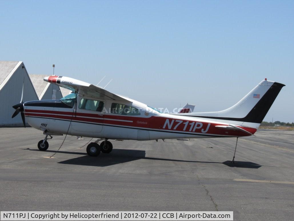 N711PJ, 1975 Cessna 210L Centurion C/N 21061128, Parked in transient parking