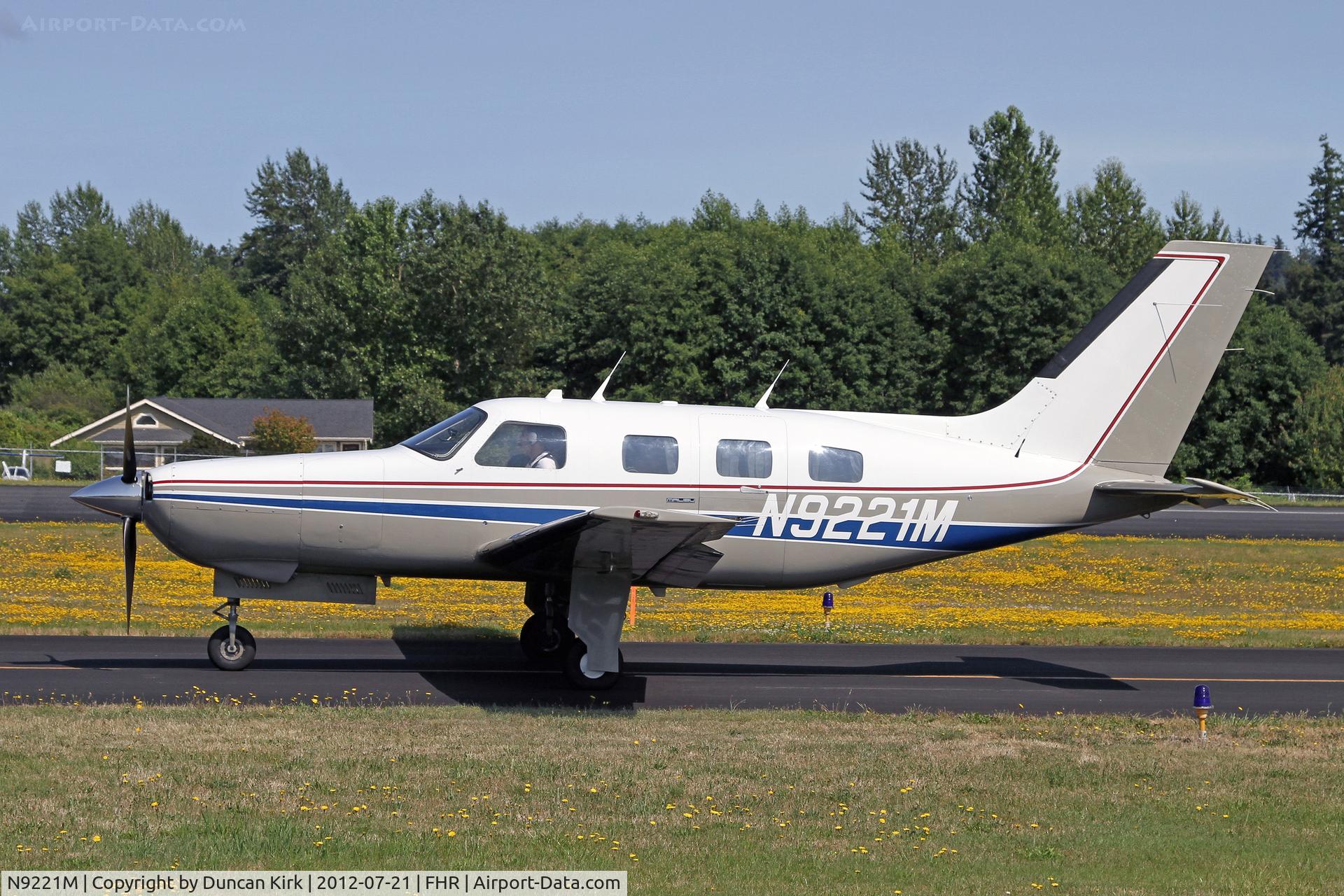 N9221M, 1985 Piper PA-46-310P Malibu C/N 46-8608017, Malibu taxiing out for Runway 16