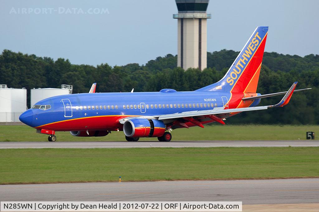 N285WN, 2007 Boeing 737-7H4 C/N 32536, Southwest Airlines N285WN (FLT SWA1289) rolling out on RWY 5 after arrival from Nashville Int'l (KBNA).