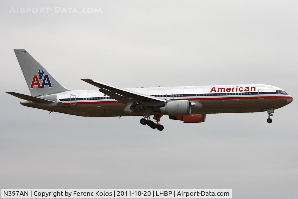 N397AN, 1999 Boeing 767-323/ER C/N 29604, Ferihegy