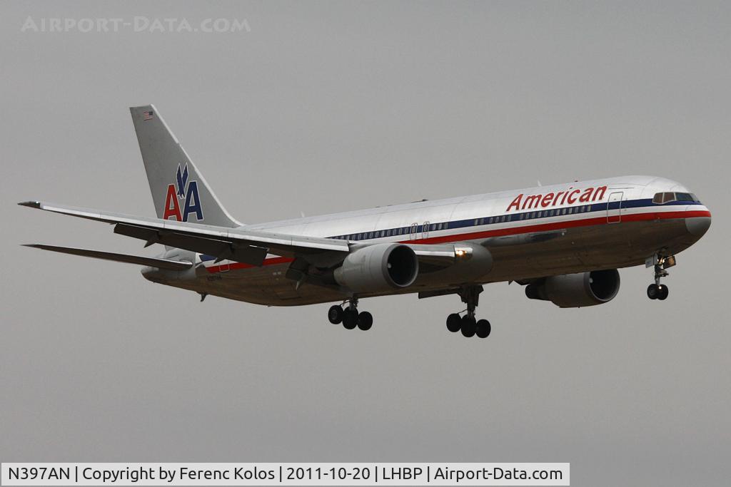 N397AN, 1999 Boeing 767-323/ER C/N 29604, Ferihegy