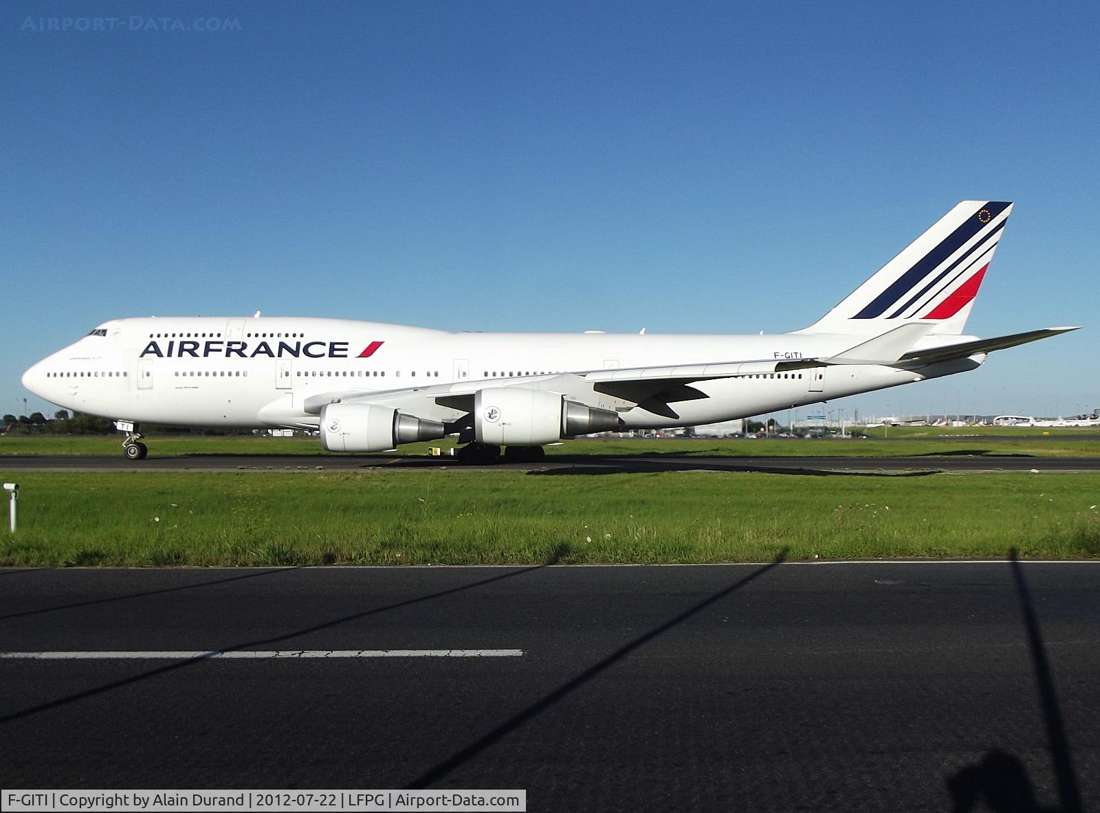 F-GITI, 2003 Boeing 747-428 C/N 32869, C/N 1327, on her way to runway 09R